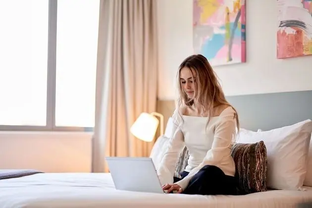 Business Stüdyo (Petite Queen)