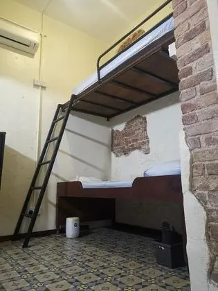 Basic Üç Kişilik Oda, Sigara İçilmez