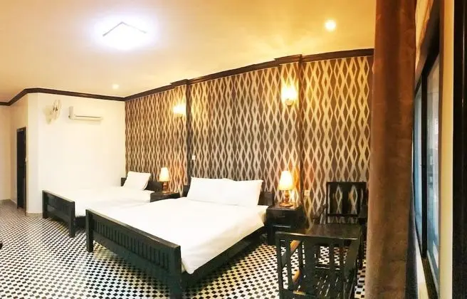 Deluxe Twin - Pool View