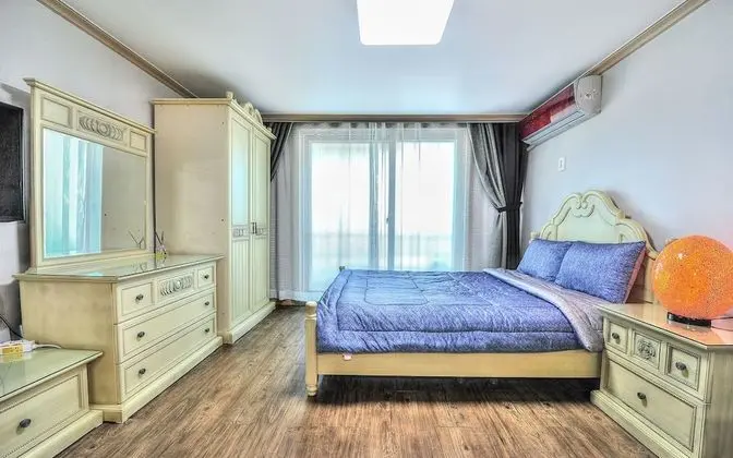 Tek Büyük Yataklı Oda, Kısmi Deniz Manzarası (MAX 2 Adults)