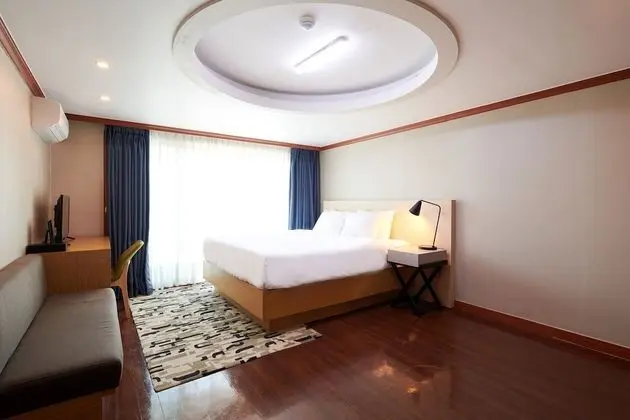 Deluxe Tek Büyük Yataklı Oda (Breakfast for 2)