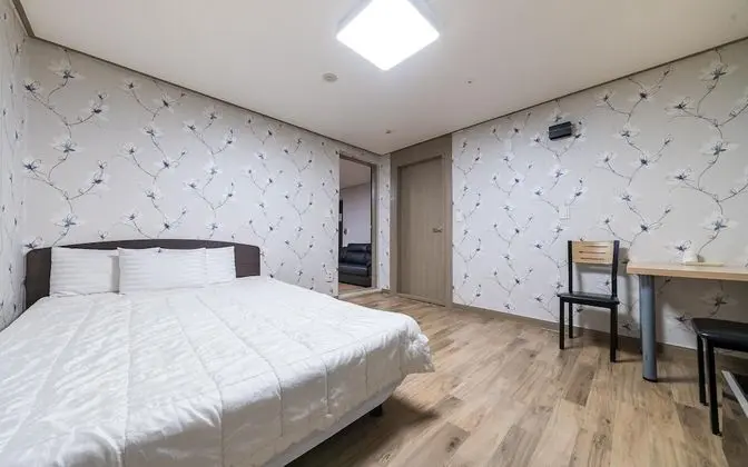 Oda (Family Room (Separate Bathroom 2 Quee)