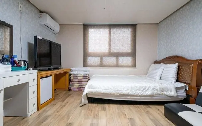 Oda (Family Room (Separate Bathroom 2 Quee)