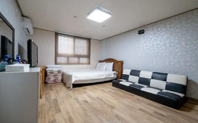 Oda (Family Room (Separate Bathroom 2 Quee)