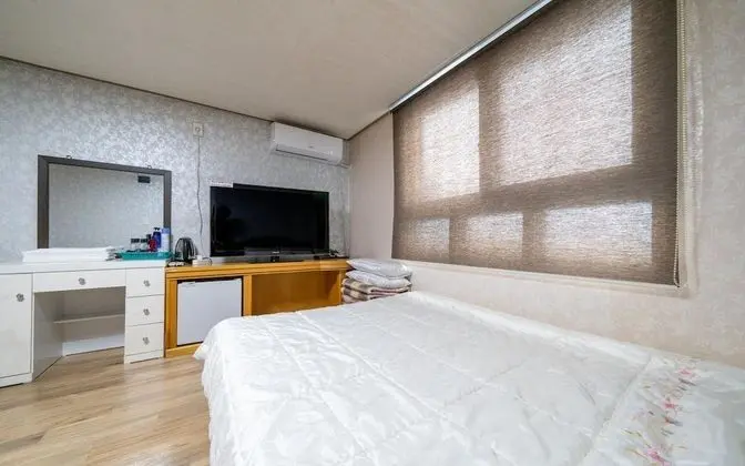 Oda (Family Room (Separate Bathroom 2 Quee)