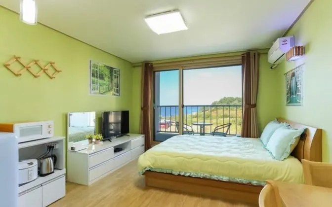 Oda (Room 502 (bed room ocean view))