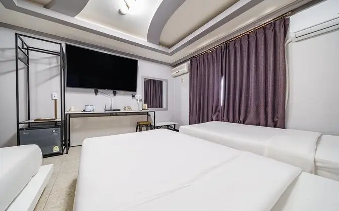Oda (Semi-special room-single 3 65-inch TV)
