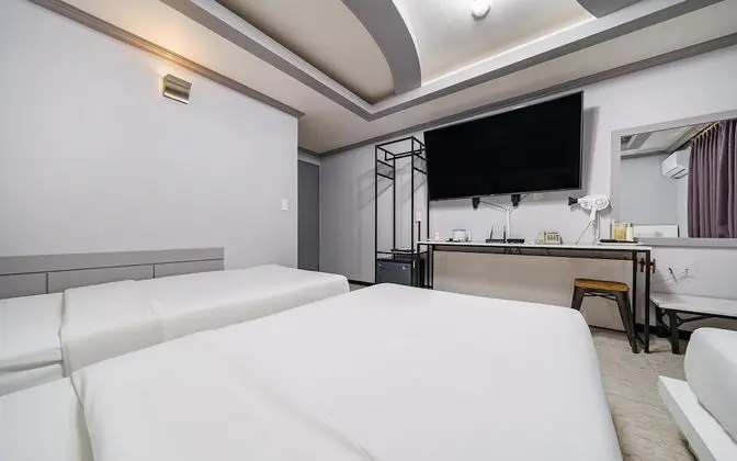 Oda (Semi-special room-single 3 65-inch TV)