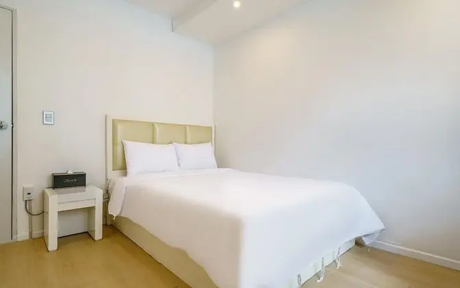 Oda (Double (queen bed bathtub))