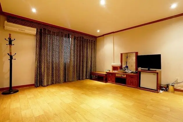 Oda (Family & Group Room (6 People))