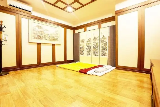 Oda (Family & Group Room (9 People))
