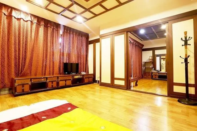 Oda (Family & Group Room (9 People))