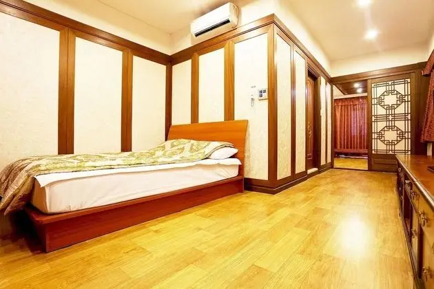 Oda (Family & Group Room (9 People))