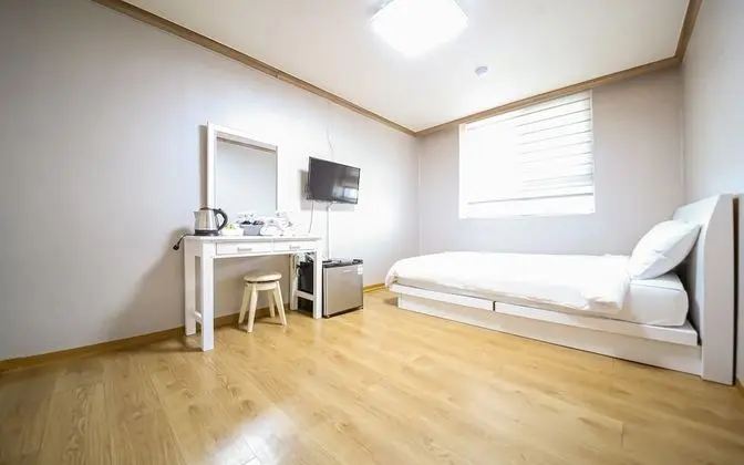 Oda (Family Two Room (bedroom + ondol))