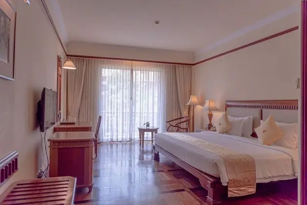 Deluxe Oda, Havuz Manzaralı