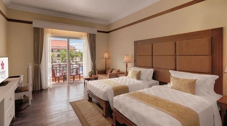 Deluxe Room Pool View