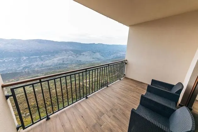 Basic Oda, 1 En Büyük (King) Boy Yatak, Dağ Manzaralı