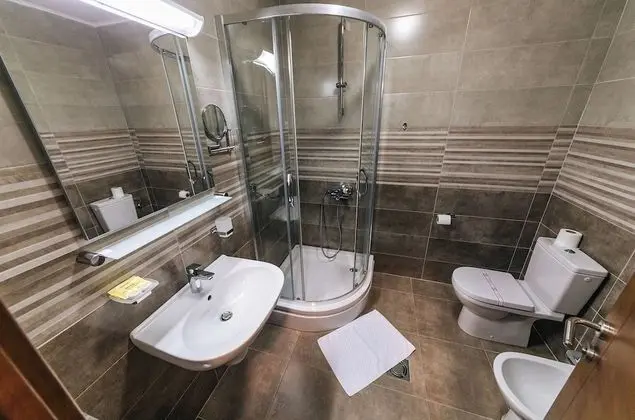 Basic Oda, 1 En Büyük (King) Boy Yatak, Dağ Manzaralı