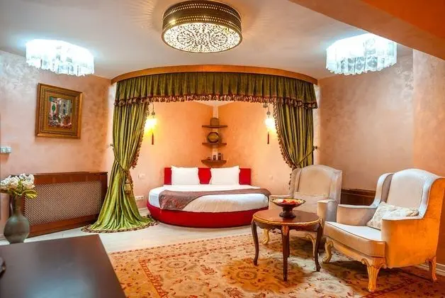 Deluxe Suite with Spa Bath