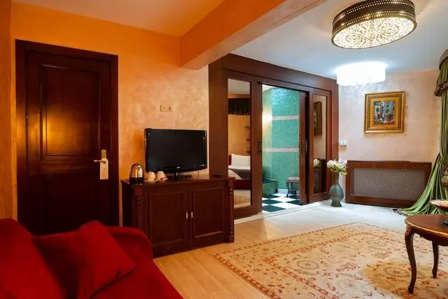 Deluxe Suite with Spa Bath