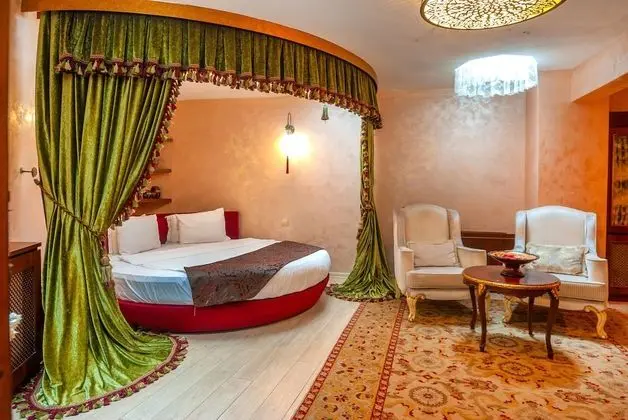 Deluxe Suite with Spa Bath