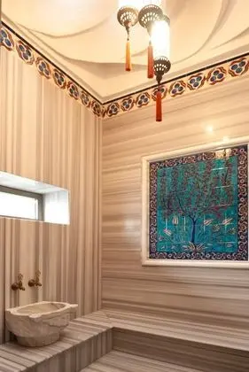 Deluxe Suite with Spa Bath