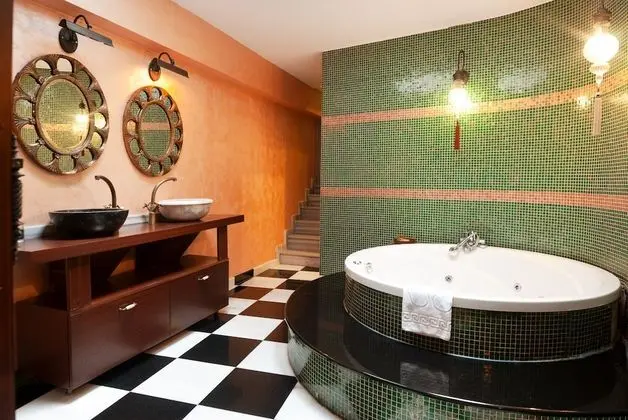 Deluxe Suite with Spa Bath
