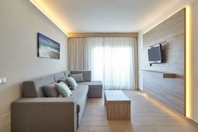 Süit, Balkon, Kısmi Deniz Manzaralı
