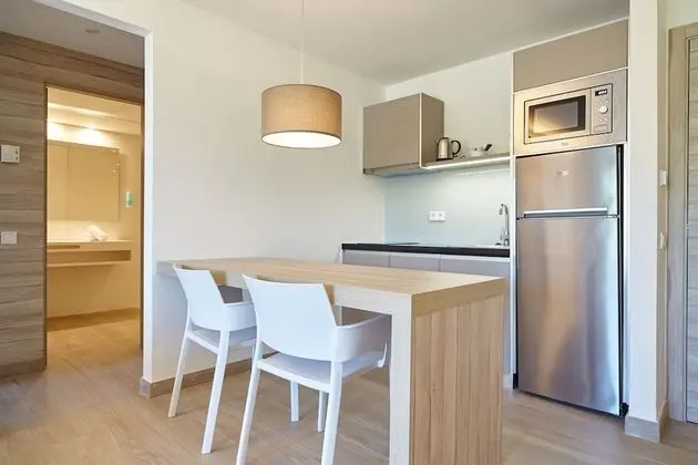 Süit, Balkon, Kısmi Deniz Manzaralı