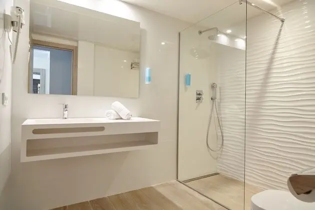 Süit, Balkon, Kısmi Deniz Manzaralı