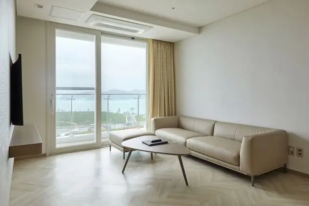 [Couple Package] Suite Kitchenette - Infinity Pool & Legend Heroes (3 times) for 2