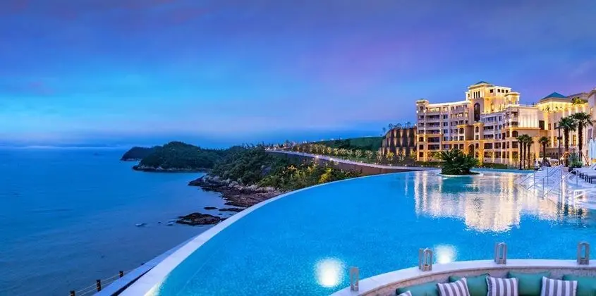 [Couple Package] Suite Kitchenette - Infinity Pool & Legend Heroes (3 times) for 2