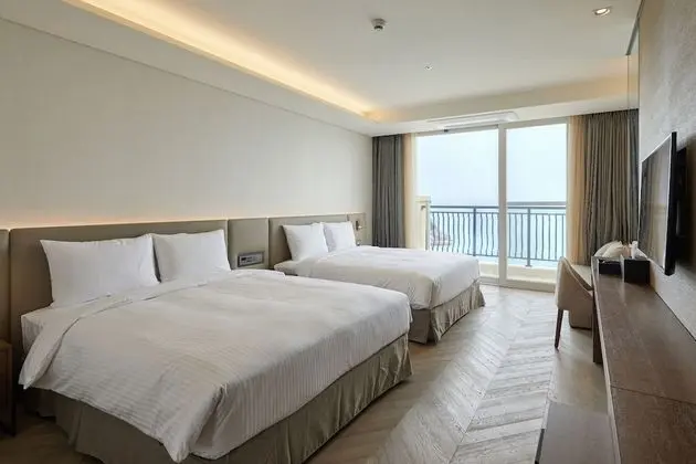 Hotel Superior (No Kitchen/Ocean View/Family Twin)