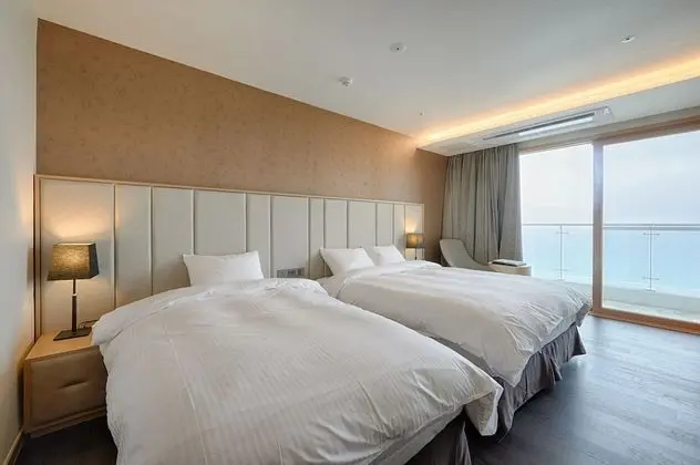[Breakfast 2+1] Hotel Superior Twin - Breakfast Buffet for 2adults+1child