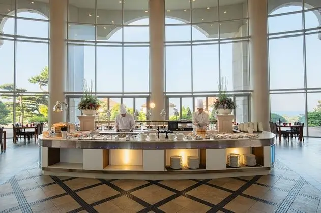 [Breakfast Buffet PKG] Hotel Superior Mountain - Chef's Kitchen Breakfast & Museum & Sauna for 2