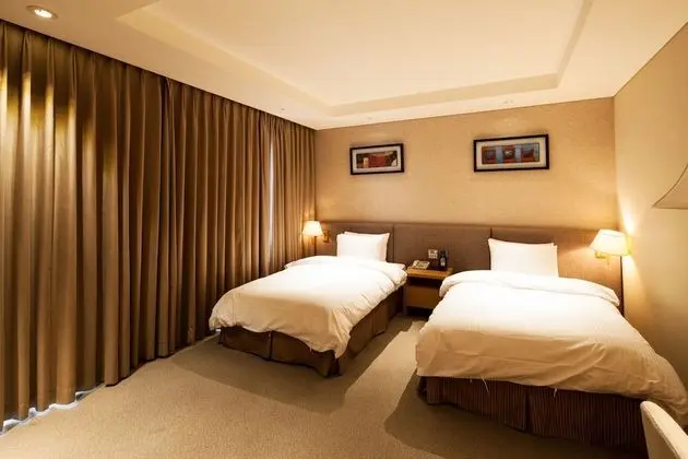 [Breakfast Buffet PKG] Hotel Superior Mountain - Chef's Kitchen Breakfast & Museum & Sauna for 2
