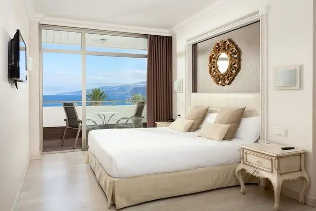 Sol Room Frontal Sea View (2AD+1CH)