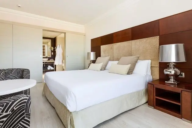 Xtra Room Panoramic Frontal Sea View