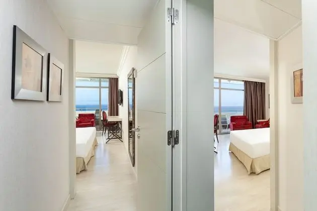 Xtra Sol Family Room Front Sea View