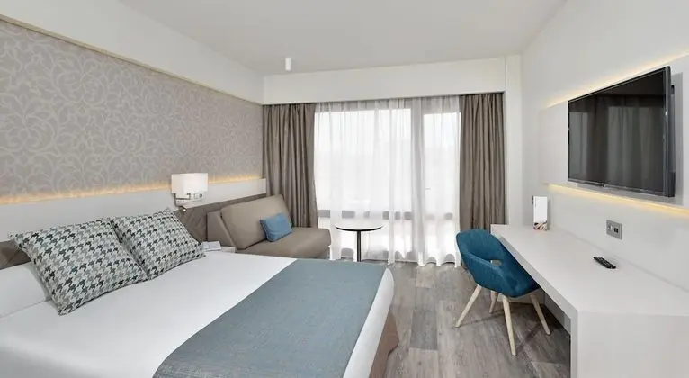 Oda, Kısmi Deniz Manzaralı (Sol 2 adults + 1 child)