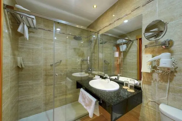 Oda, Kısmi Deniz Manzaralı (Sol 2 adults + 1 child)