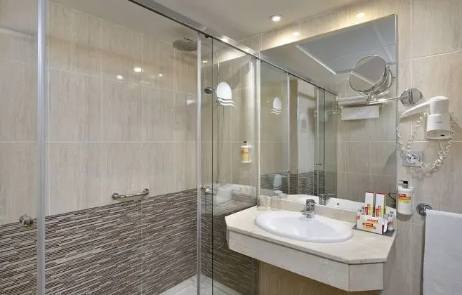 Oda, Kısmi Deniz Manzaralı (Sol 2 adults + 1 child)