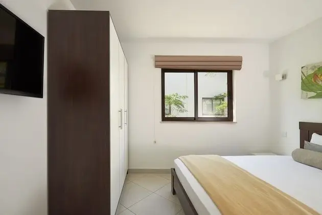 Family Oda, Havuz Manzaralı (2 Adults + 1 Child)
