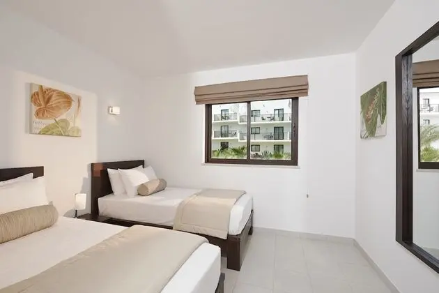 Süit, 2 Yatak Odası, Havuz Manzaralı (SOL 2 Adults + 1 Child)