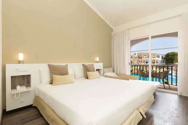 Tek Büyük Yataklı Oda, Balkon, Bahçe Manzaralı (Xtra 2 adults + 1 child)