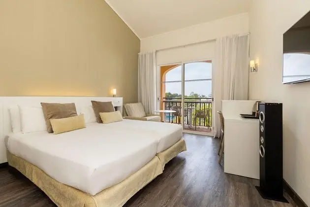 Tek Büyük Yataklı Oda, Balkon, Bahçe Manzaralı (Xtra 2 adults + 1 child)