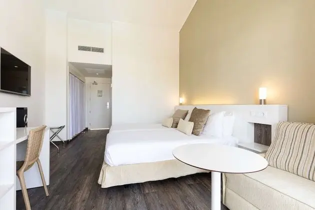 Tek Büyük Yataklı Oda, Balkon, Bahçe Manzaralı (Xtra 2 adults + 1 child)