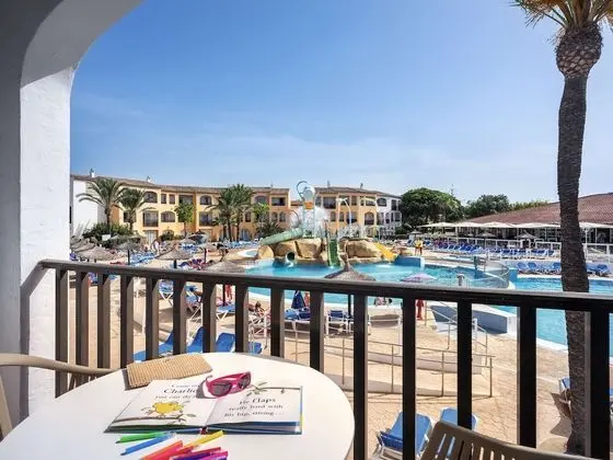 Tek Büyük Yataklı Oda, Balkon, Bahçe Manzaralı (Xtra 2 adults + 1 child)