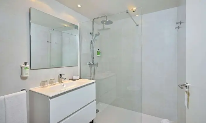 Tek Büyük Yataklı Oda, Balkon, Bahçe Manzaralı (Xtra 2 adults + 1 child)