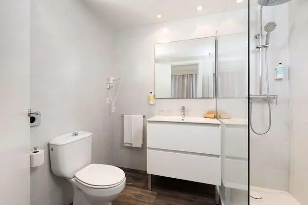 Tek Büyük Yataklı Oda, Balkon, Bahçe Manzaralı (Xtra 2 adults + 1 child)